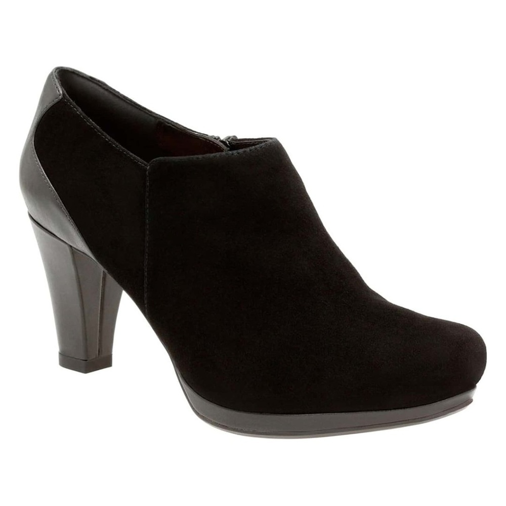 NIB Clarks Chorus True Bootie